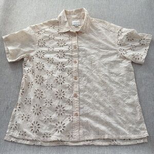 American Eagle Cream Eyelet Button Down Shirt‎ Women’s Size Medium